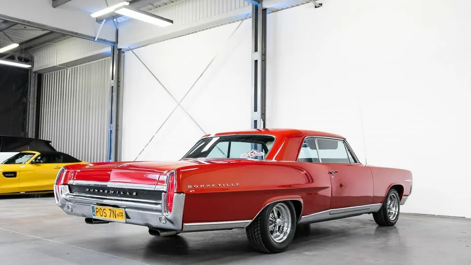 PONTIAC Bonneville -