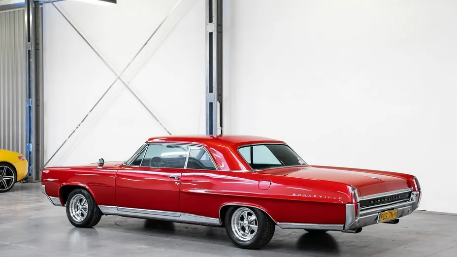 PONTIAC Bonneville -