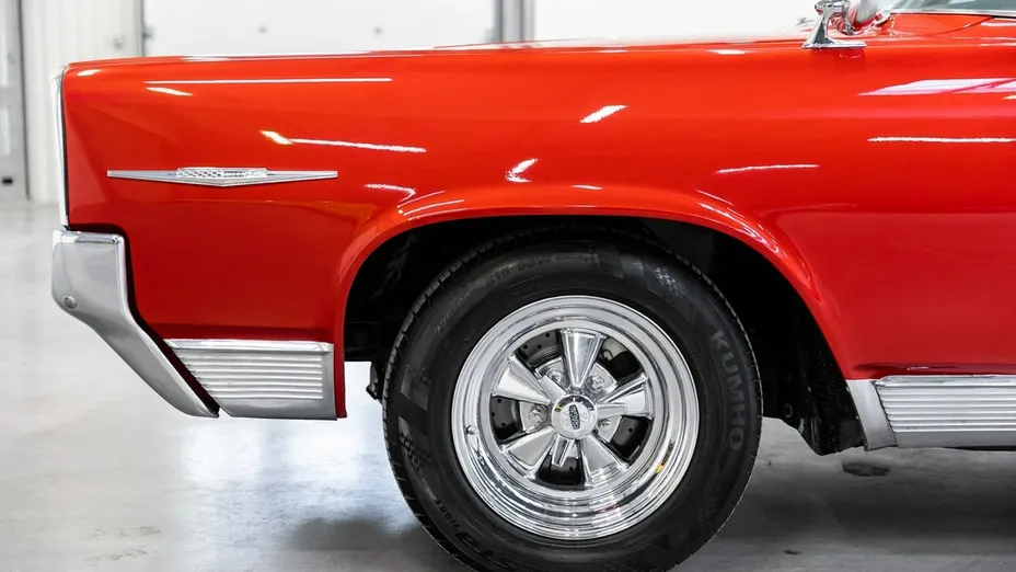 PONTIAC Bonneville -