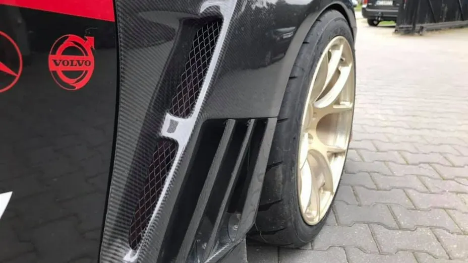 NISSAN GT-R -