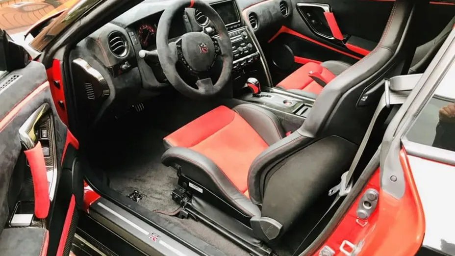 NISSAN GT-R -