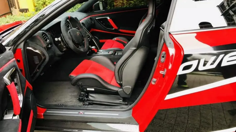 NISSAN GT-R -