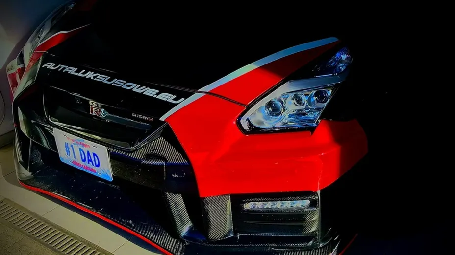 NISSAN GT-R -