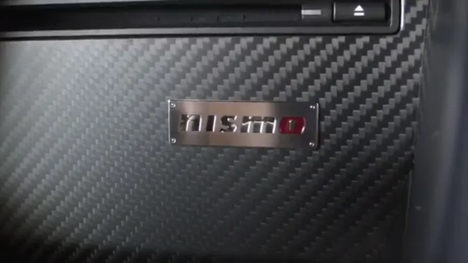 NISSAN GT-R -