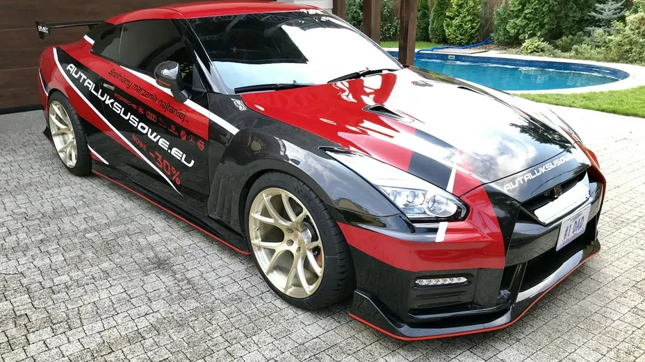 NISSAN GT-R -