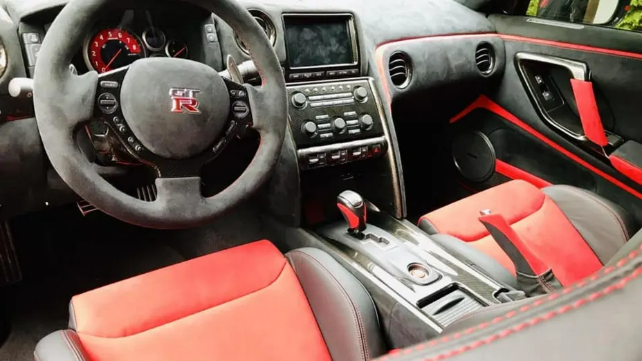 NISSAN GT-R -
