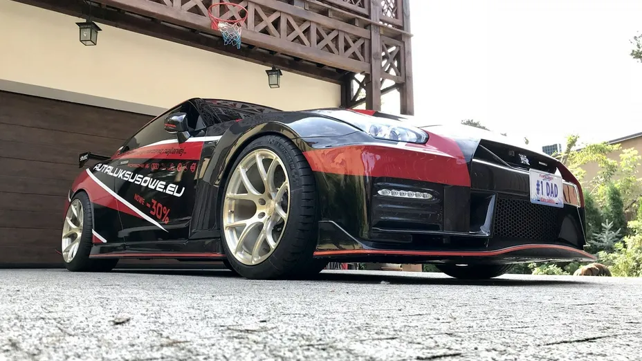 NISSAN GT-R -