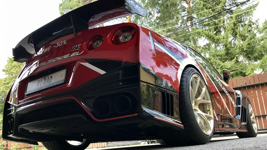 NISSAN GT-R -