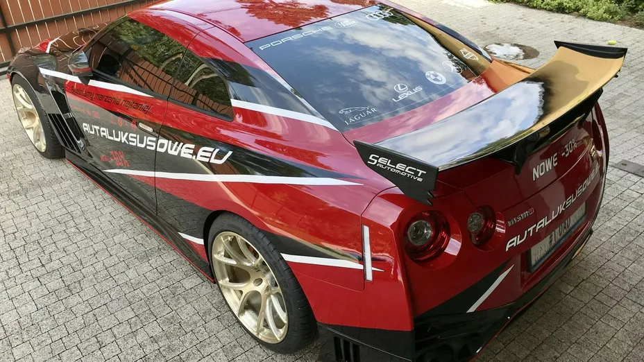 NISSAN GT-R -