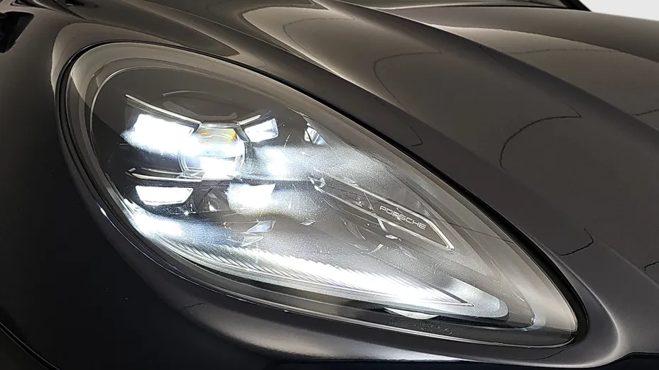 PORSCHE Macan -
