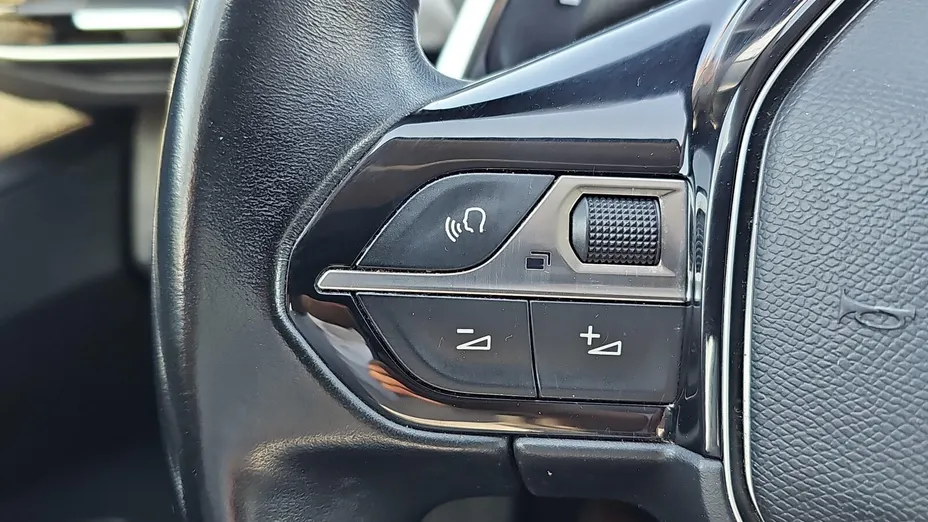 PEUGEOT 5008 5008 1.6 PureTech Allure S&S EAT8