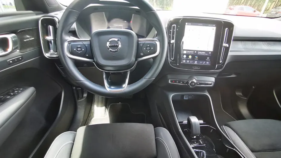 VOLVO XC40 -
