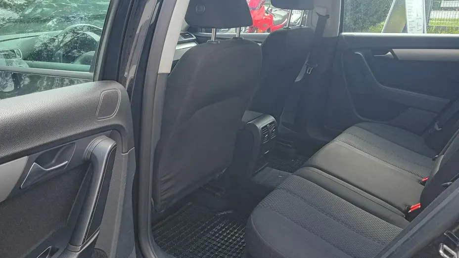 VOLKSWAGEN Passat -