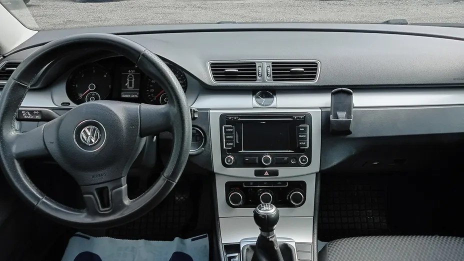 VOLKSWAGEN Passat -