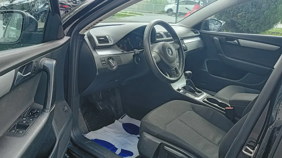 VOLKSWAGEN Passat -
