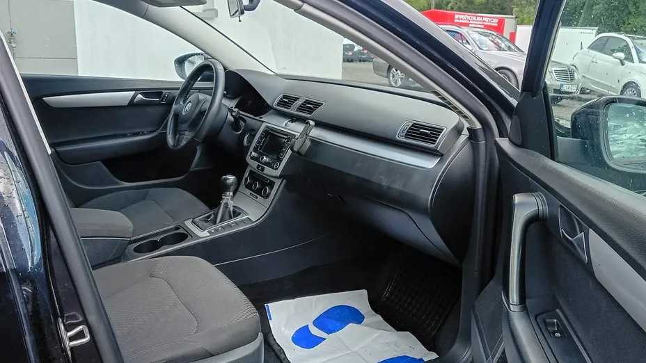VOLKSWAGEN Passat -