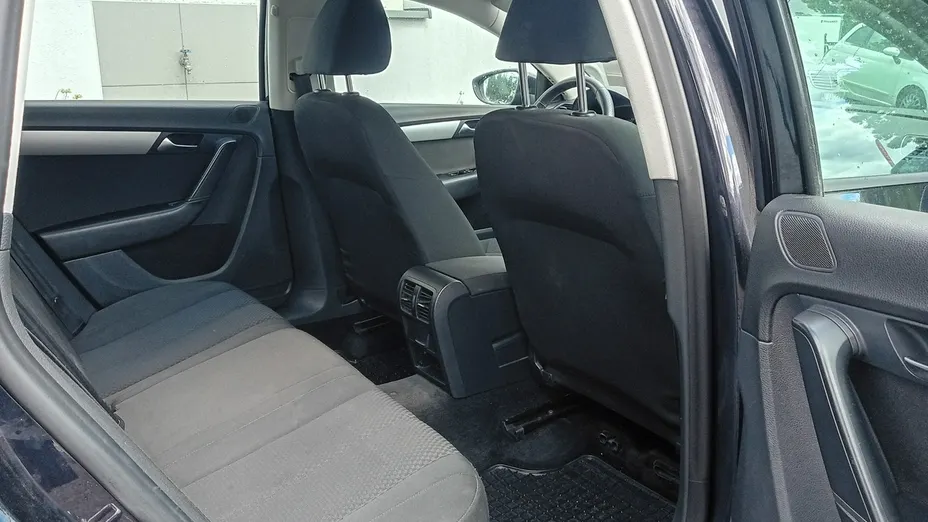 VOLKSWAGEN Passat -
