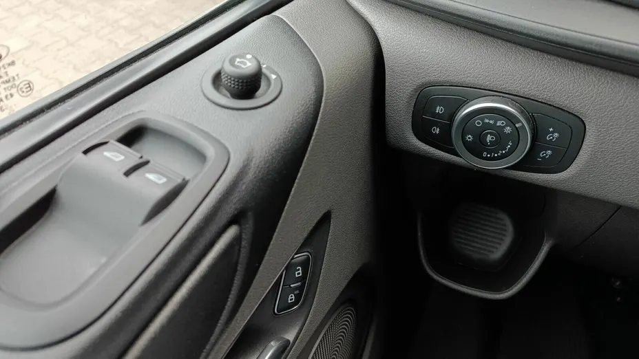 FORD Transit Custom Transit Custom Kombi 320 L2H1 Trend Aut.