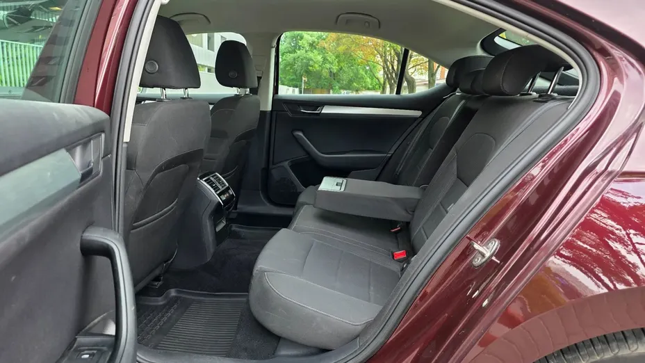 SKODA Superb -