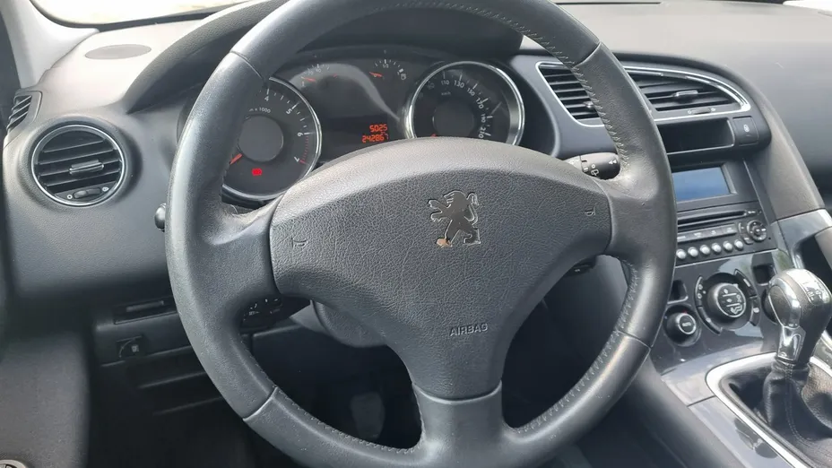 PEUGEOT 3008 -