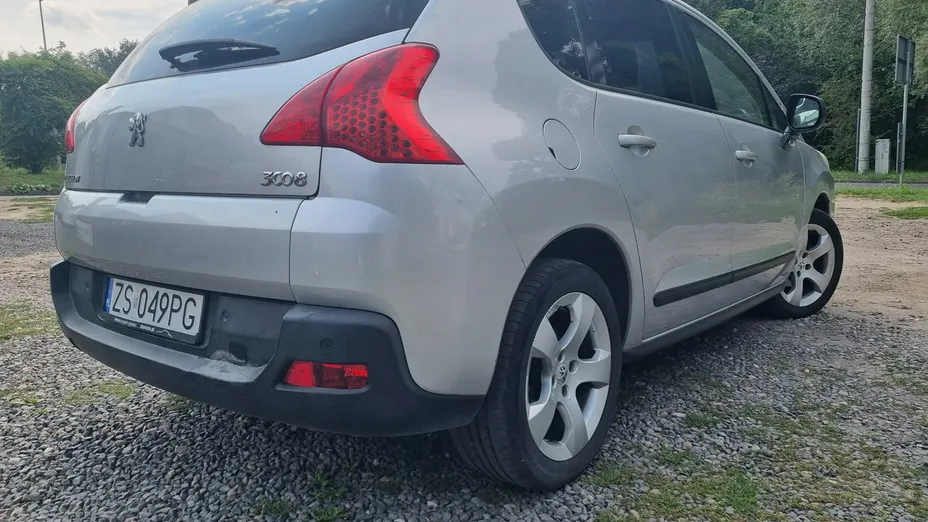PEUGEOT 3008 -