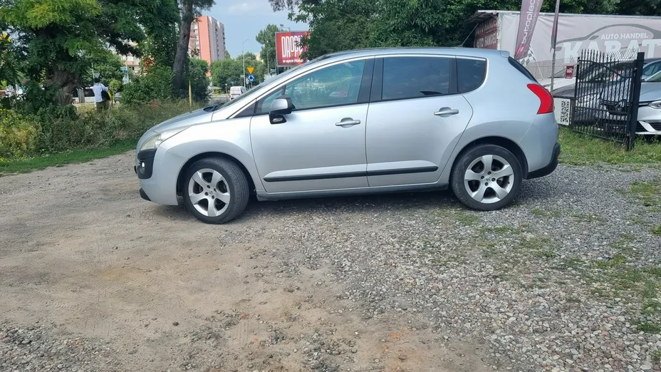 PEUGEOT 3008 -
