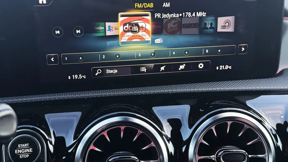 MERCEDES-BENZ CLA CLA 200 AMG Line 7G-DCT