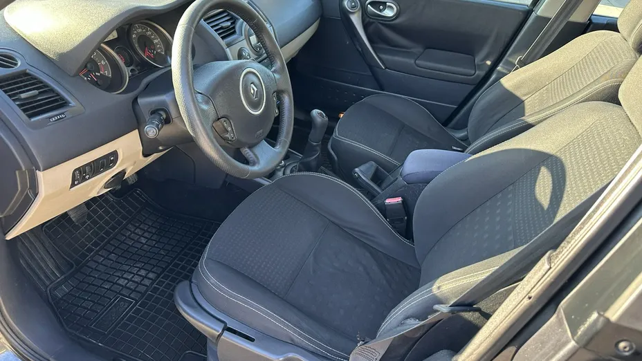RENAULT Megane -