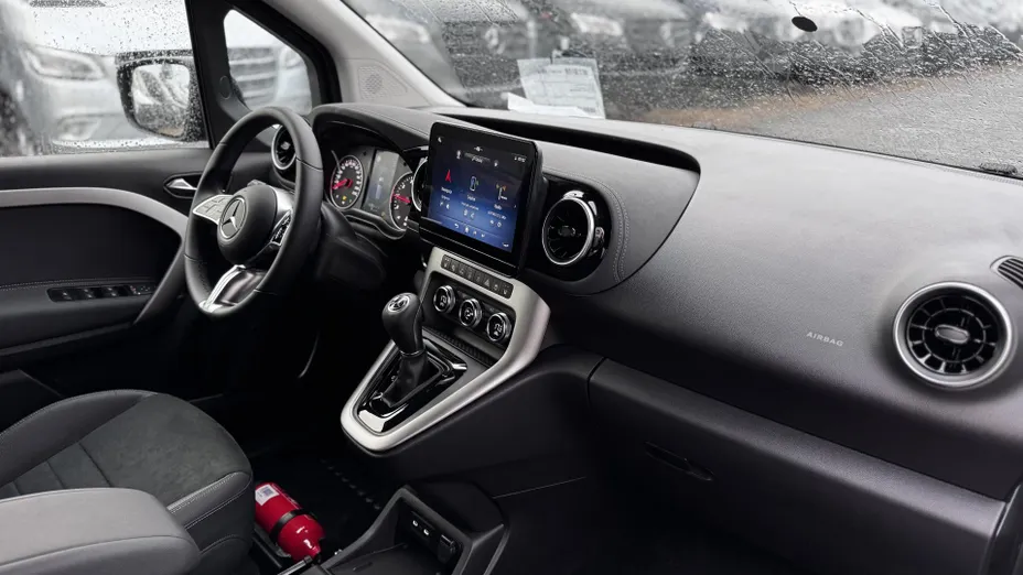 MERCEDES-BENZ T klasa T 180 Progressive aut Nowy