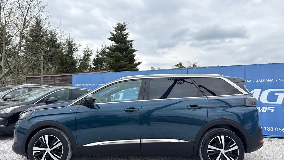 PEUGEOT 5008 -