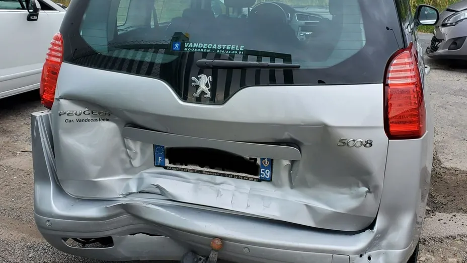 PEUGEOT 5008 -