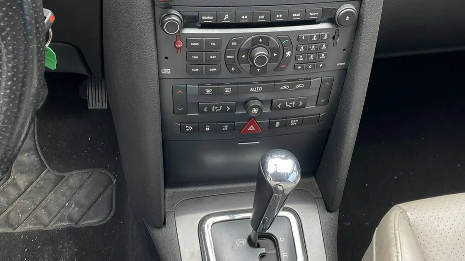 PEUGEOT 407 -