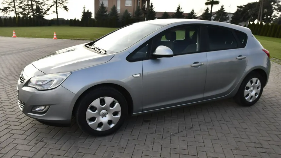 OPEL Astra -