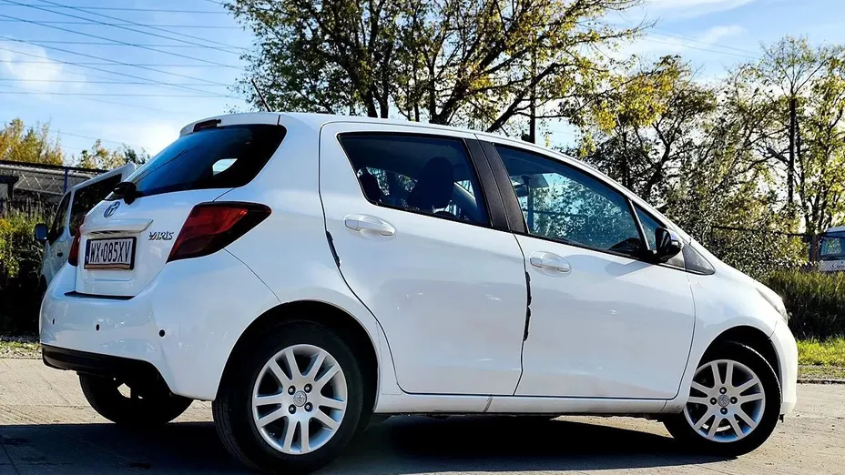 TOYOTA Yaris -