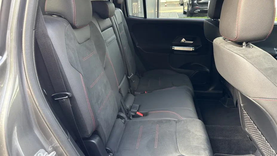 MERCEDES-BENZ GLB GLB 200 mHEV AMG Line 7G-DCT