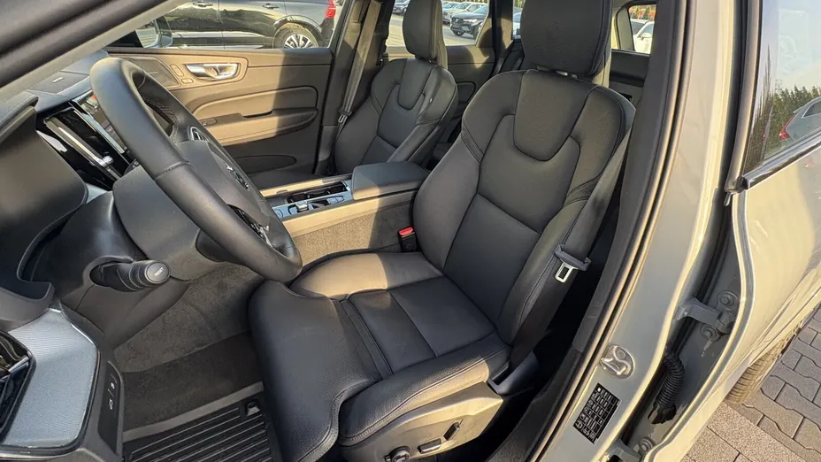 VOLVO XC60 XC60 T6 Plug-In Hybrid AWD Ultra Dark aut