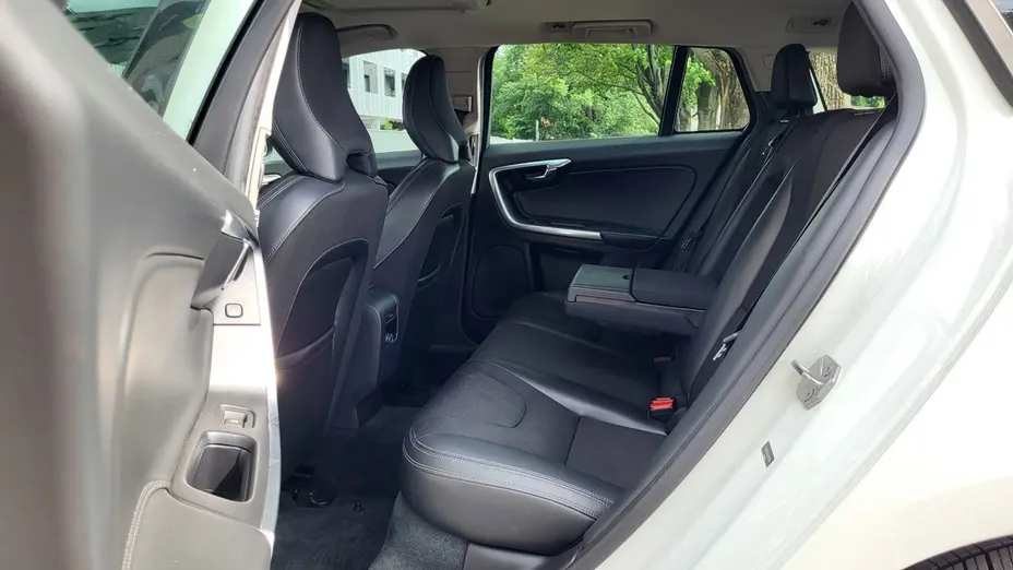 VOLVO V60 -