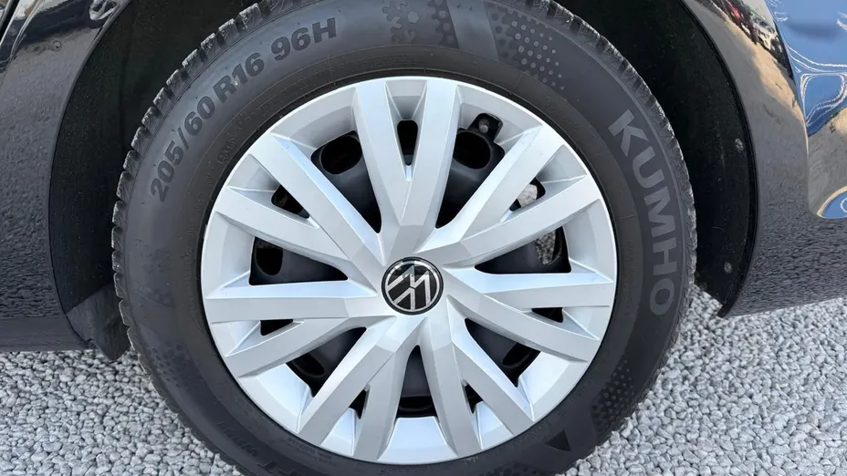 VOLKSWAGEN Golf -