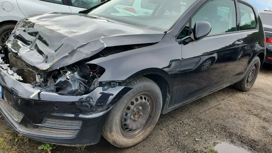 VOLKSWAGEN Golf -