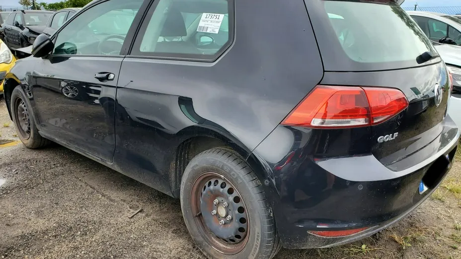 VOLKSWAGEN Golf -