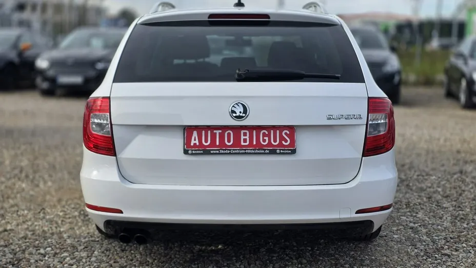 SKODA Superb -