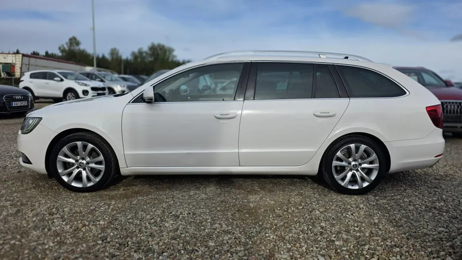 SKODA Superb -