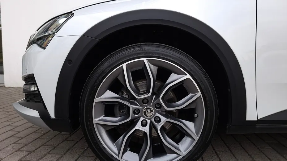 SKODA Superb Superb 2.0 TDI SCR 4x4 Scout DSG
