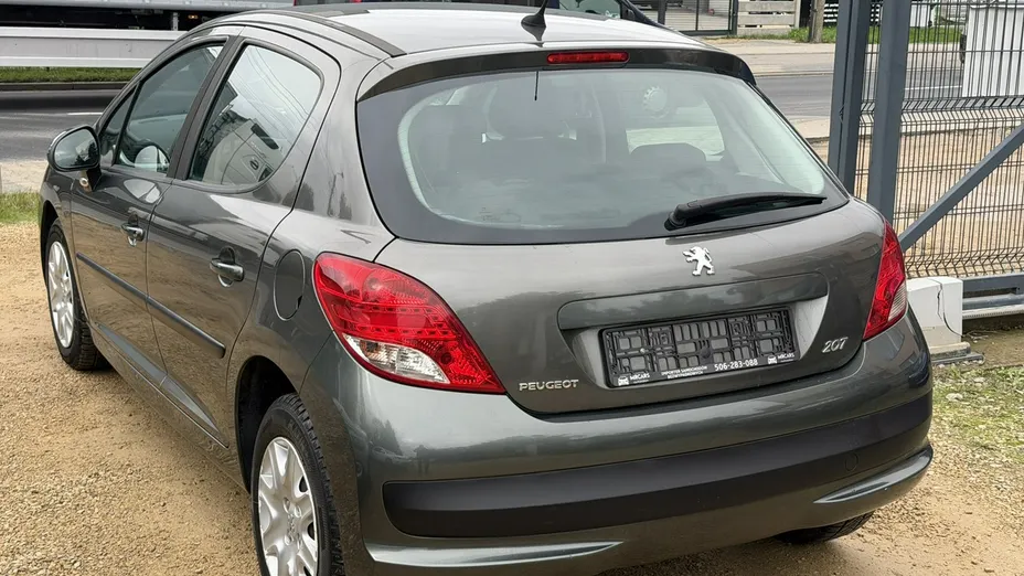PEUGEOT 207 -
