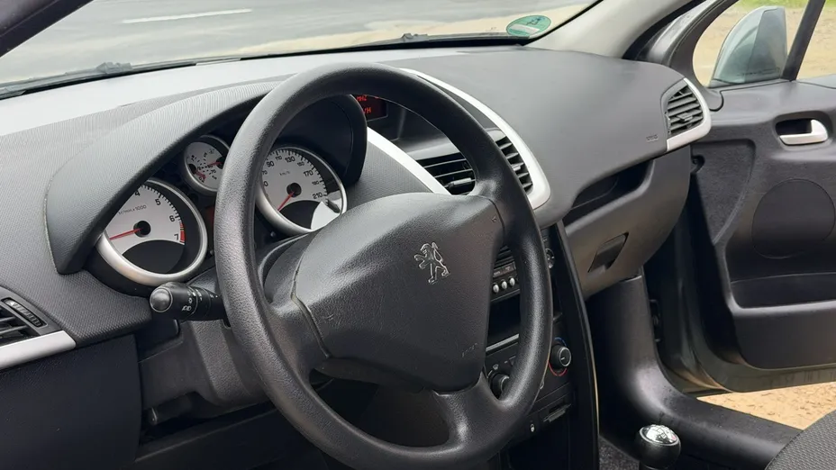 PEUGEOT 207 -