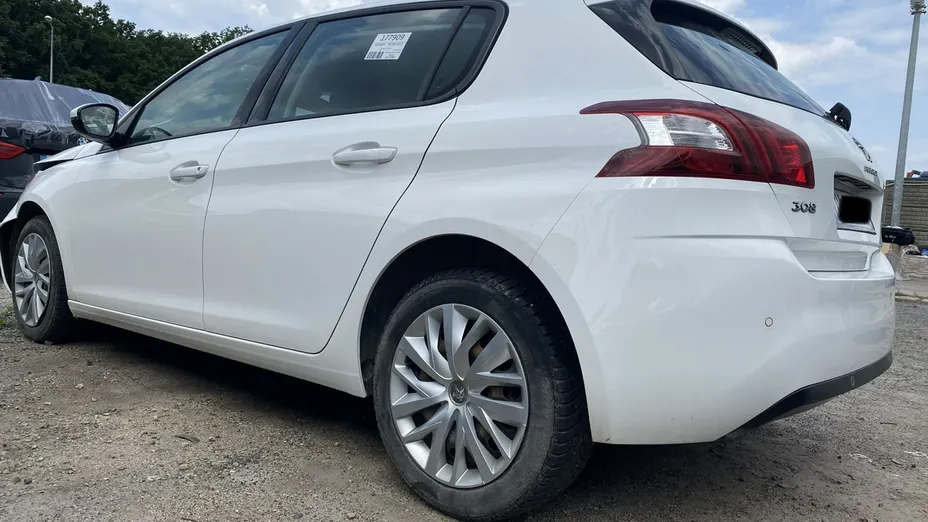 PEUGEOT 308 -