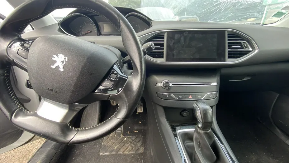 PEUGEOT 308 -