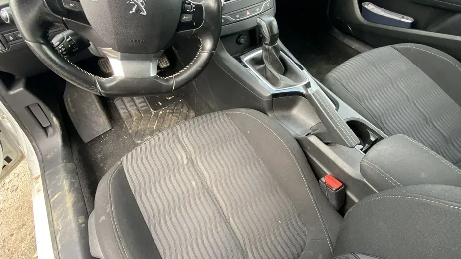PEUGEOT 308 -