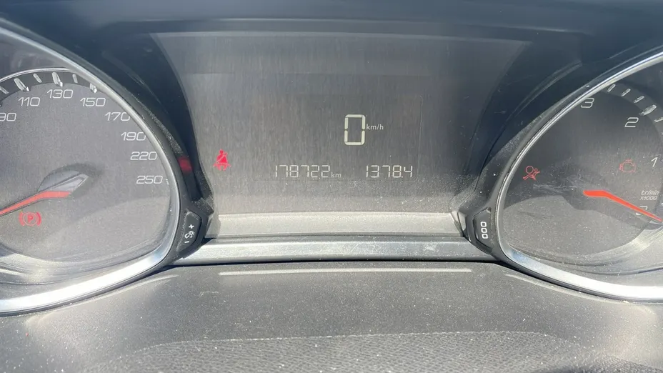 PEUGEOT 308 -