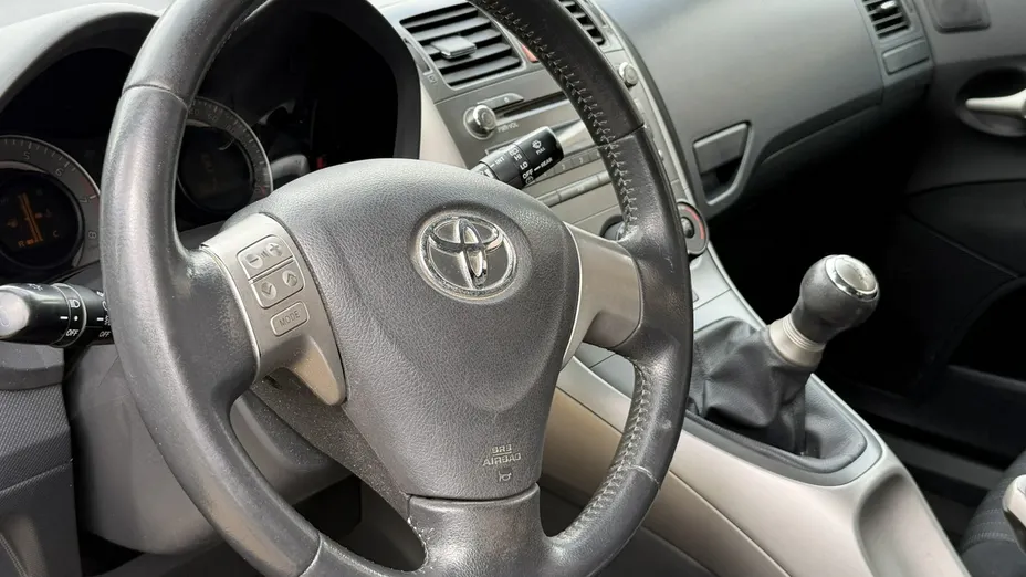 TOYOTA Auris -